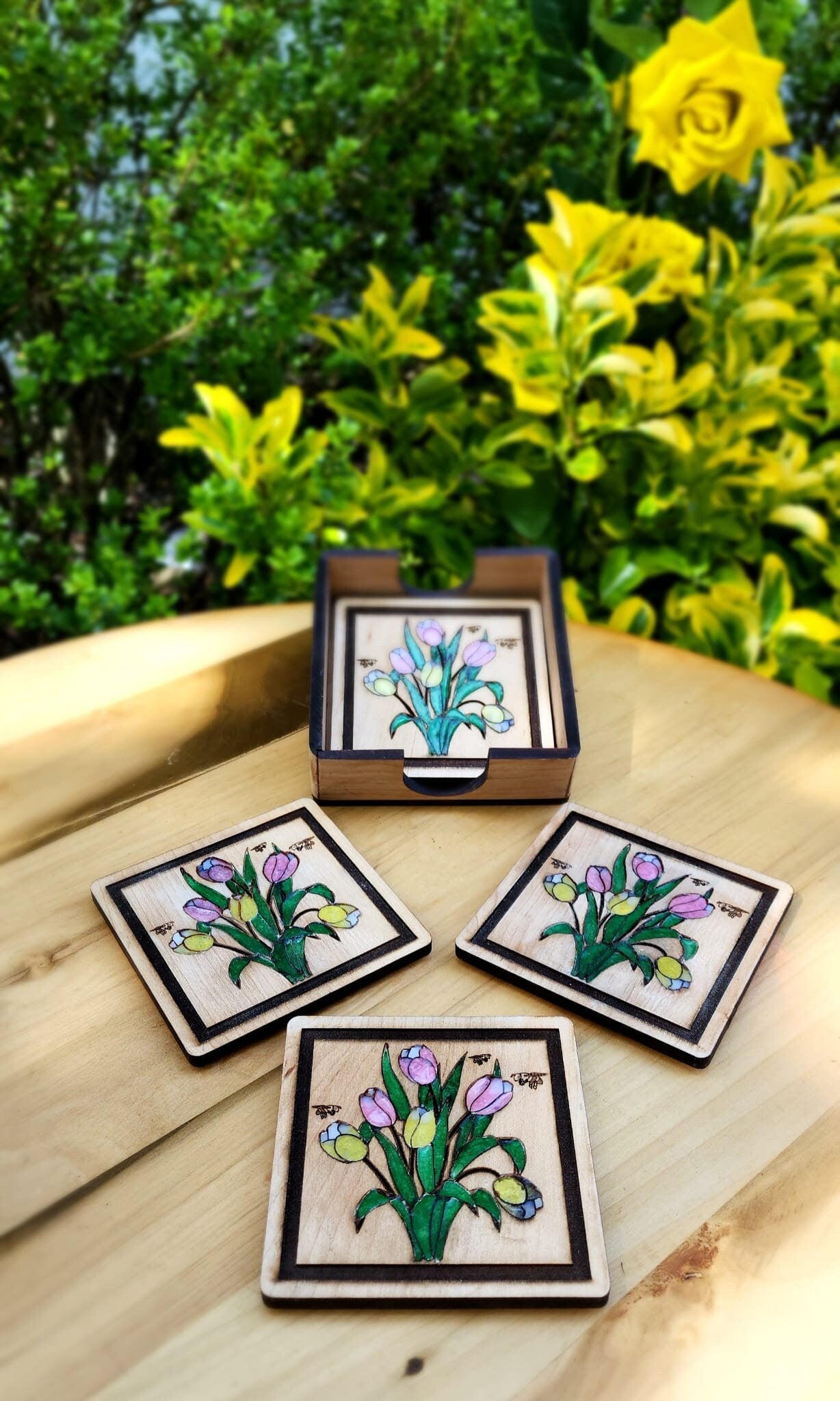 Wood And Resin Coaster, Tulip Coaster, Porta vasos , Coaster gift, Anniversary Gift, Wedding Gift , Occasion Gift, Resin, Wood Art .