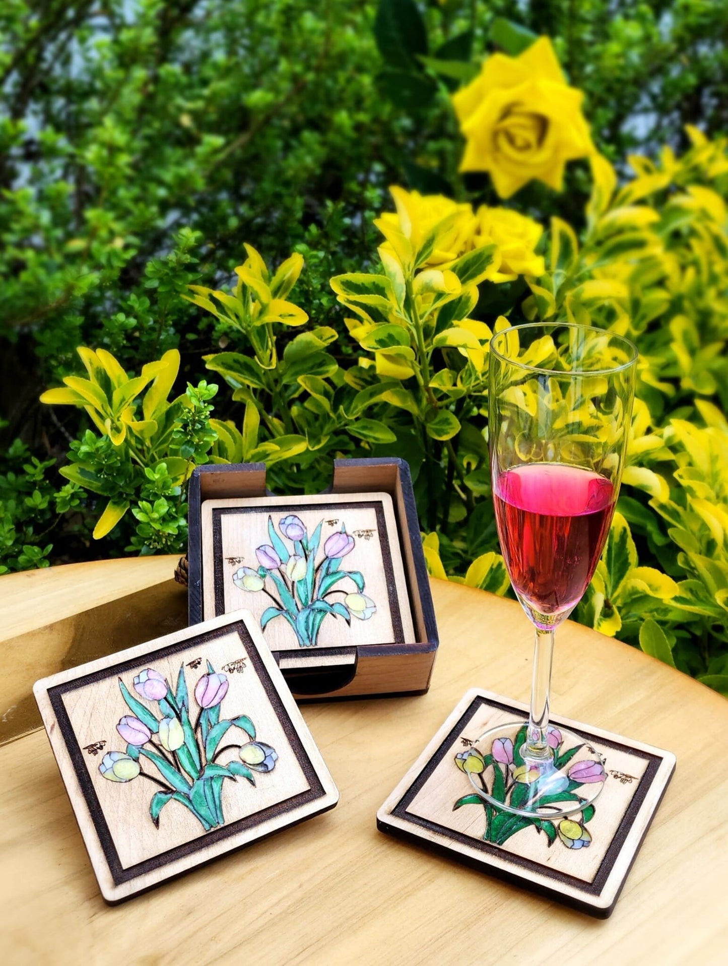 Wood And Resin Coaster, Tulip Coaster, Porta vasos , Coaster gift, Anniversary Gift, Wedding Gift , Occasion Gift, Resin, Wood Art .