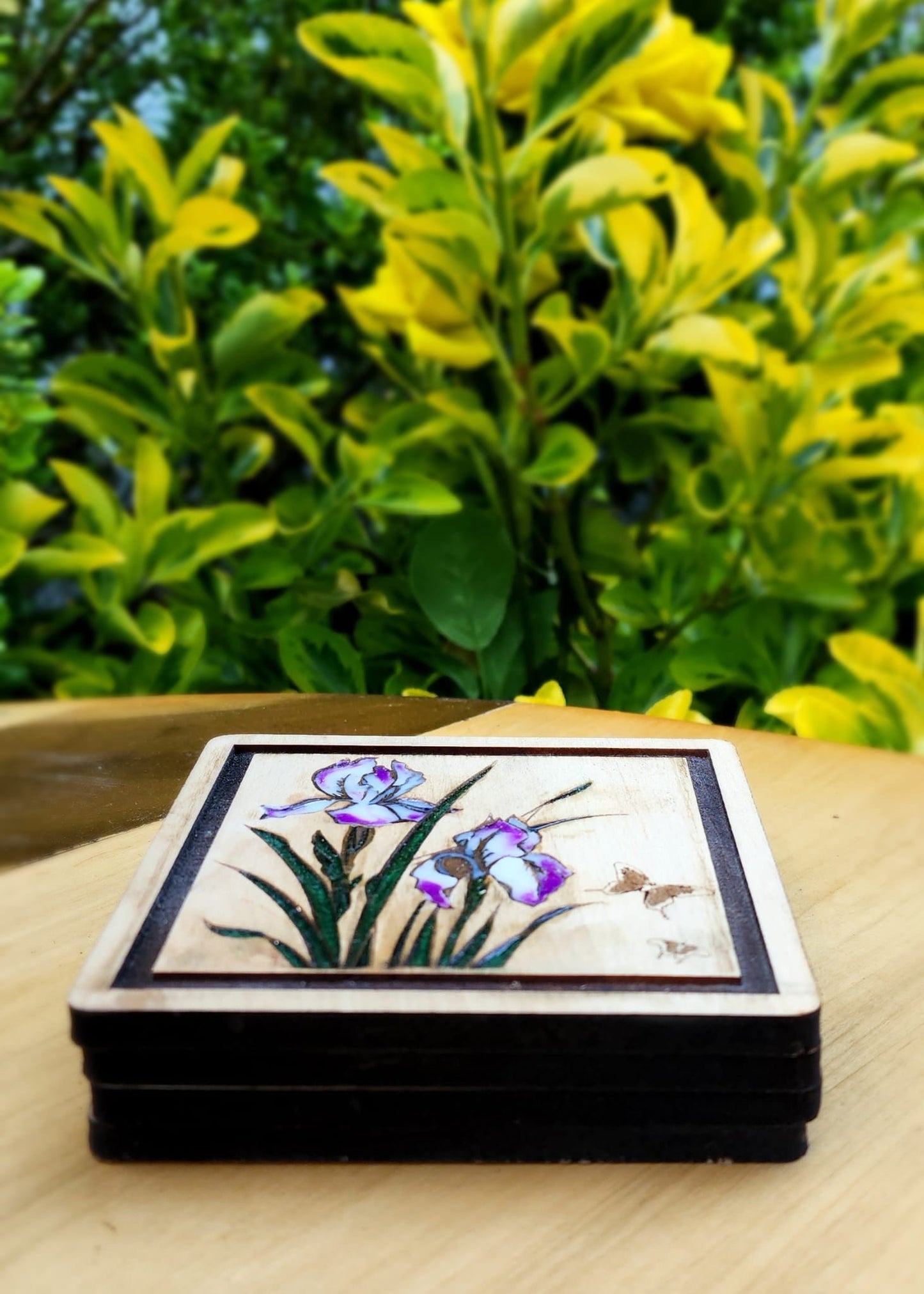 Wood And Resin Coaster, Iris Flower Coaster, Porta vasos , Coaster gift, Anniversary Gift, Wedding Gift , Occasion Gift, Resin, Wood Art .