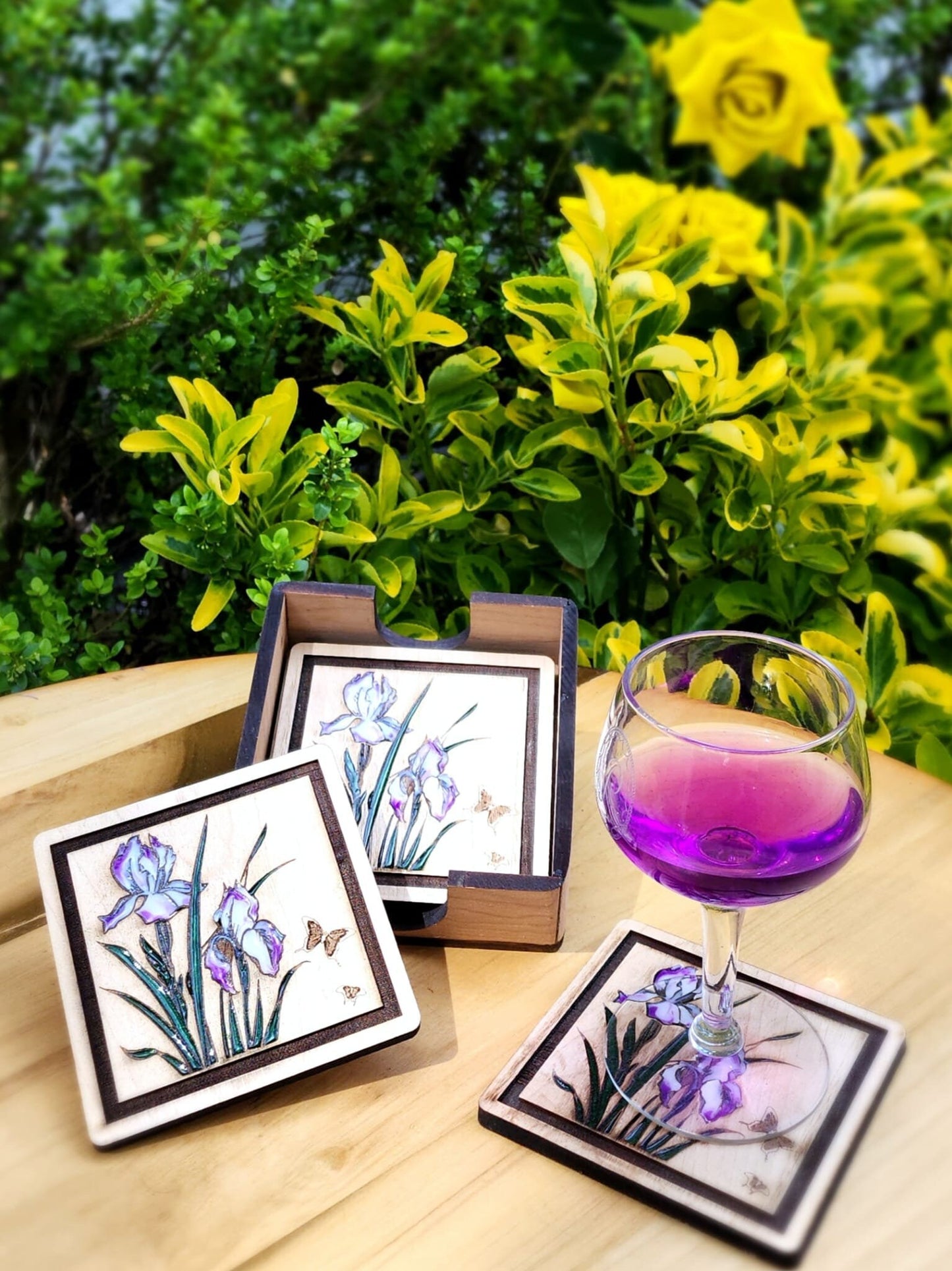 Wood And Resin Coaster, Iris Flower Coaster, Porta vasos , Coaster gift, Anniversary Gift, Wedding Gift , Occasion Gift, Resin, Wood Art .