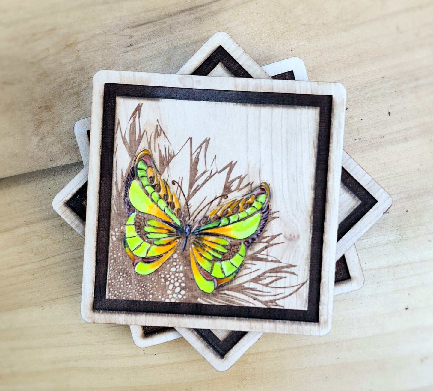 Wood And Resin Coaster, Butterfly Coaster, Porta vasos , Coaster gift, Anniversary Gift, Wedding Gift , Occasion Gift, Resin, Wood Art .