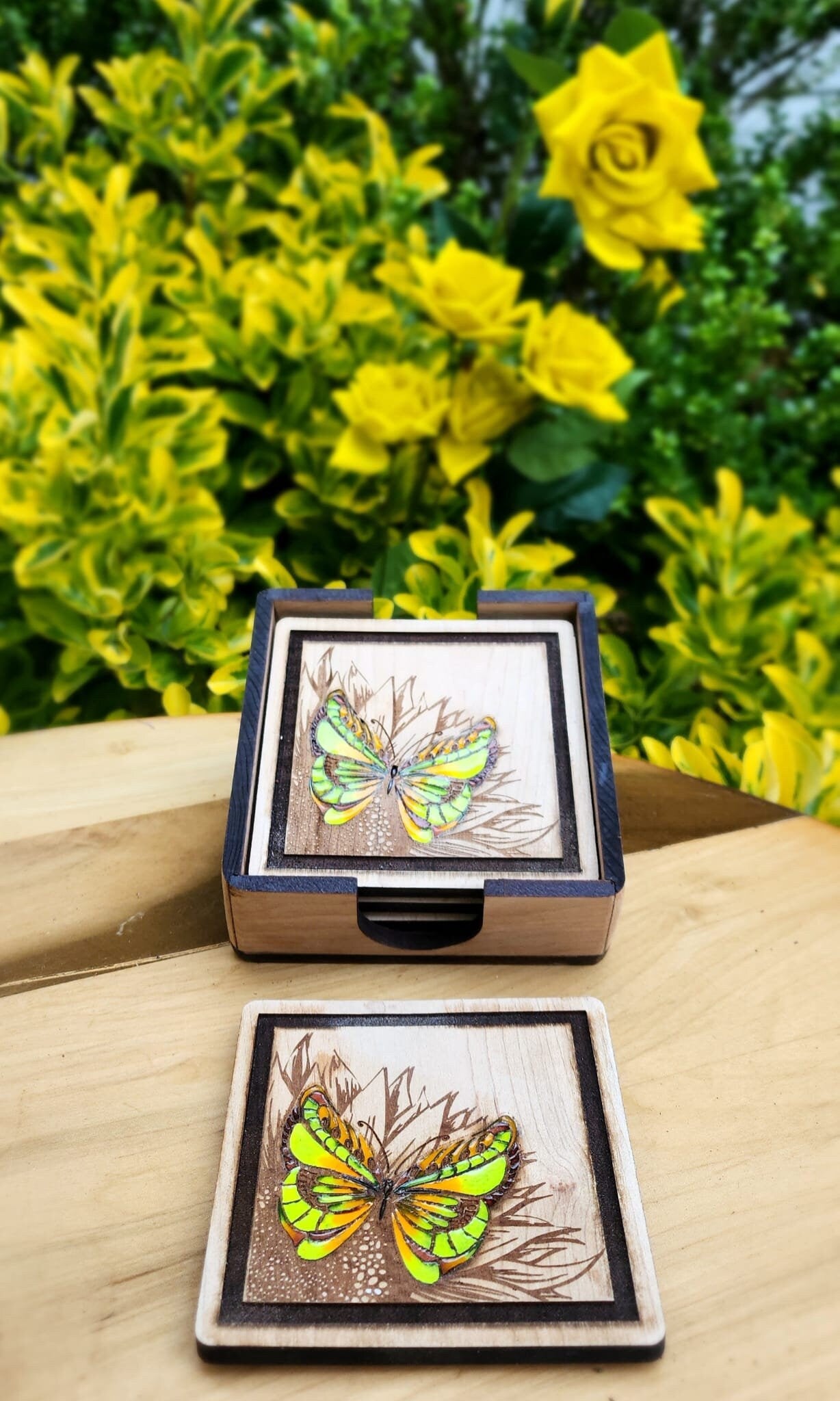 Wood And Resin Coaster, Butterfly Coaster, Porta vasos , Coaster gift, Anniversary Gift, Wedding Gift , Occasion Gift, Resin, Wood Art .