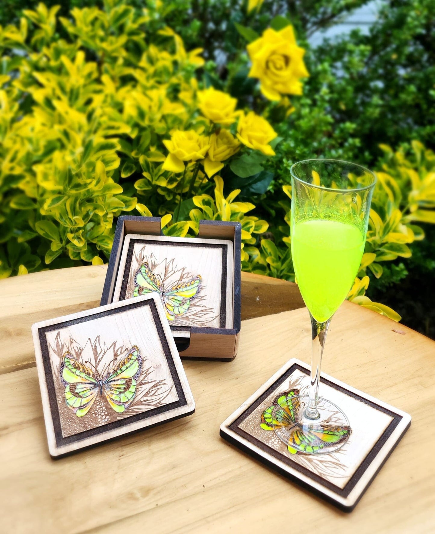 Wood And Resin Coaster, Butterfly Coaster, Porta vasos , Coaster gift, Anniversary Gift, Wedding Gift , Occasion Gift, Resin, Wood Art .
