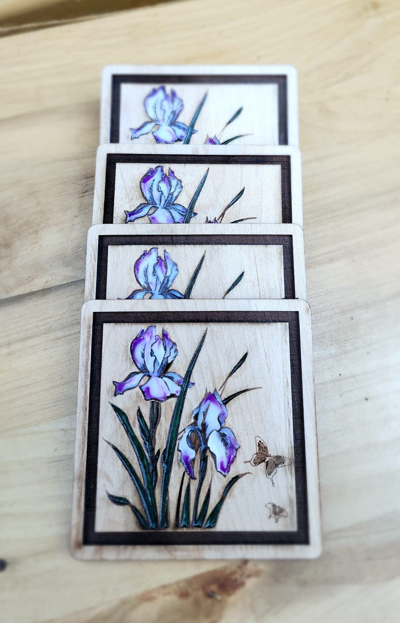 Wood And Resin Coaster, Iris Flower Coaster, Porta vasos , Coaster gift, Anniversary Gift, Wedding Gift , Occasion Gift, Resin, Wood Art .