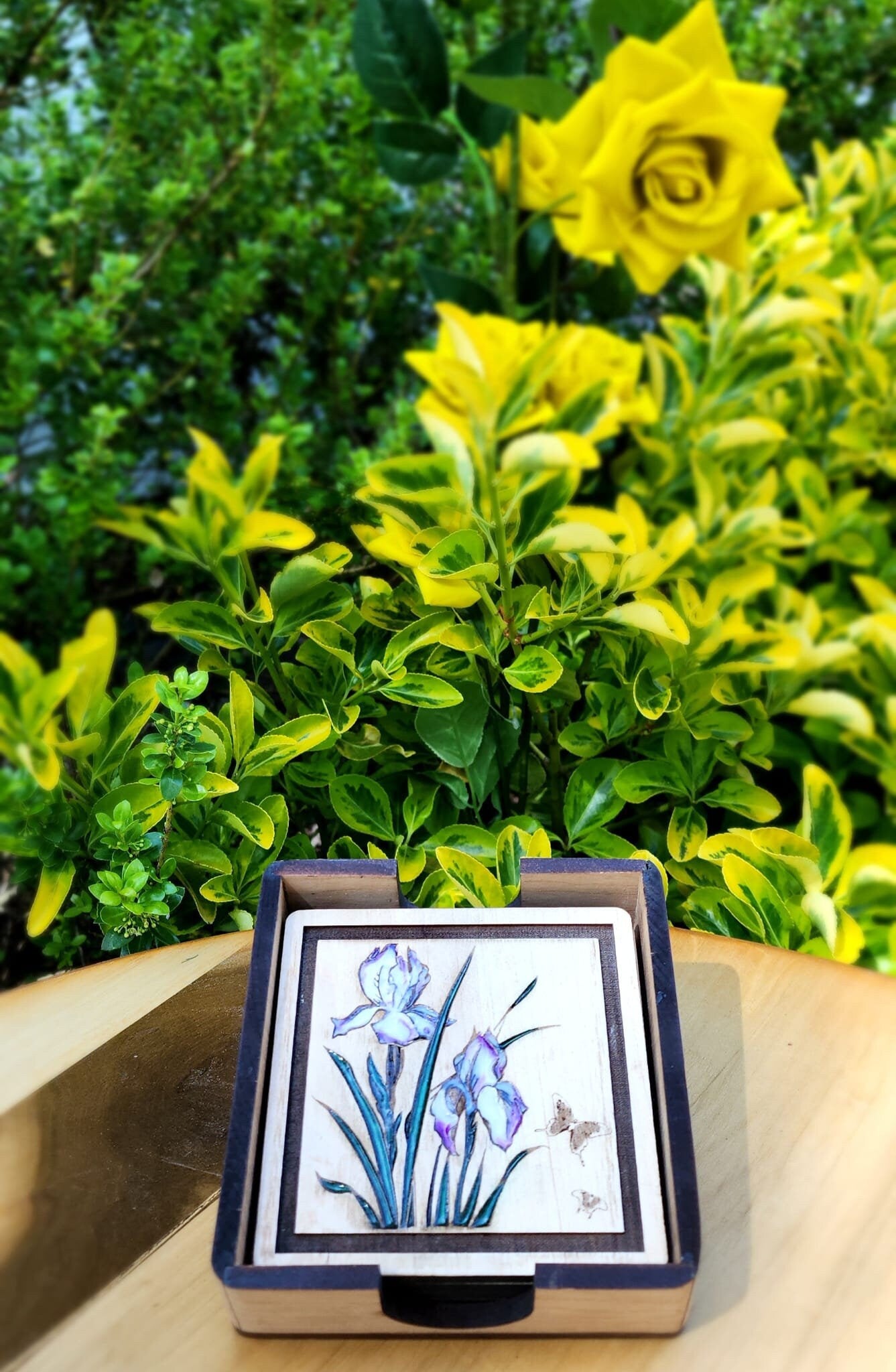 Wood And Resin Coaster, Iris Flower Coaster, Porta vasos , Coaster gift, Anniversary Gift, Wedding Gift , Occasion Gift, Resin, Wood Art .
