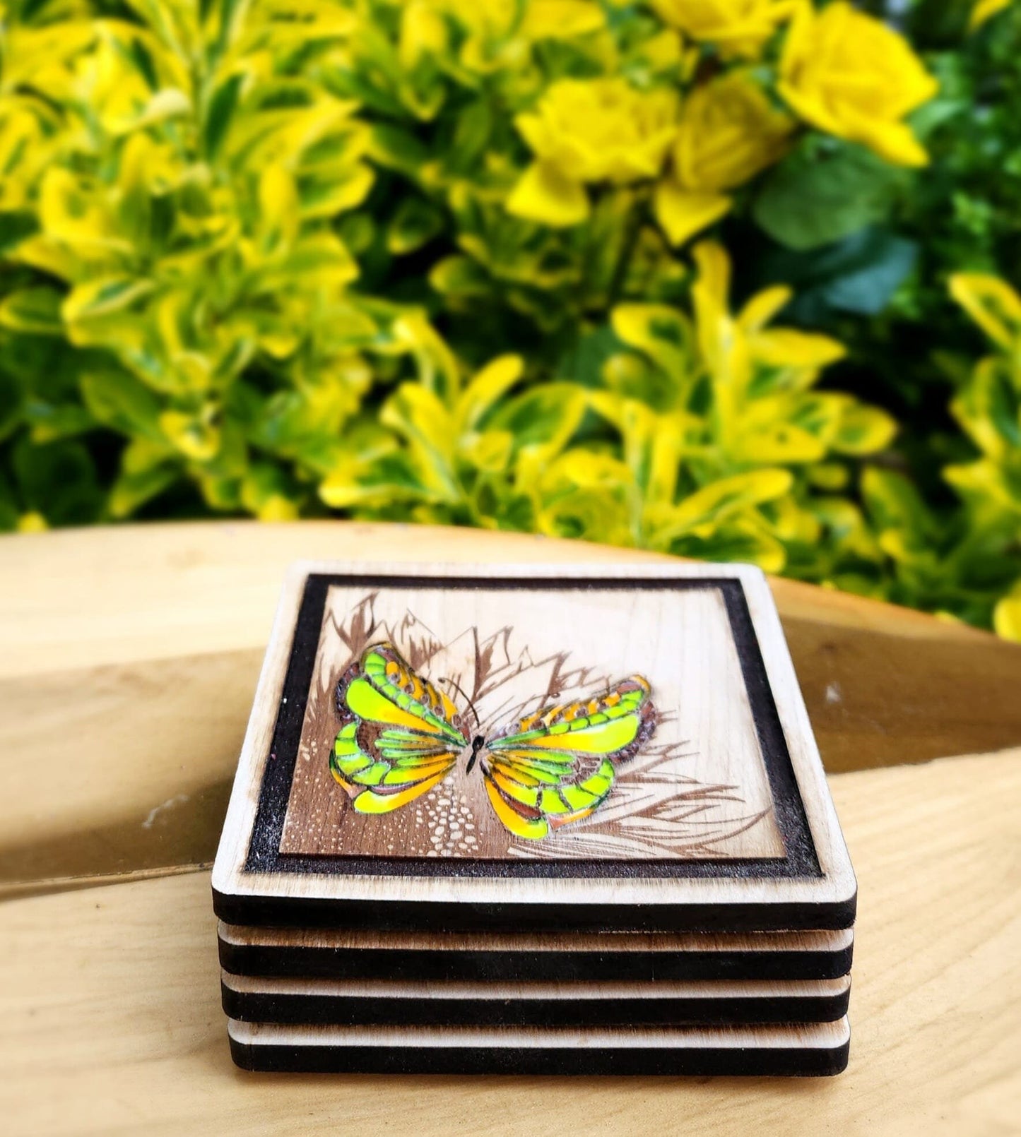 Wood And Resin Coaster, Butterfly Coaster, Porta vasos , Coaster gift, Anniversary Gift, Wedding Gift , Occasion Gift, Resin, Wood Art .