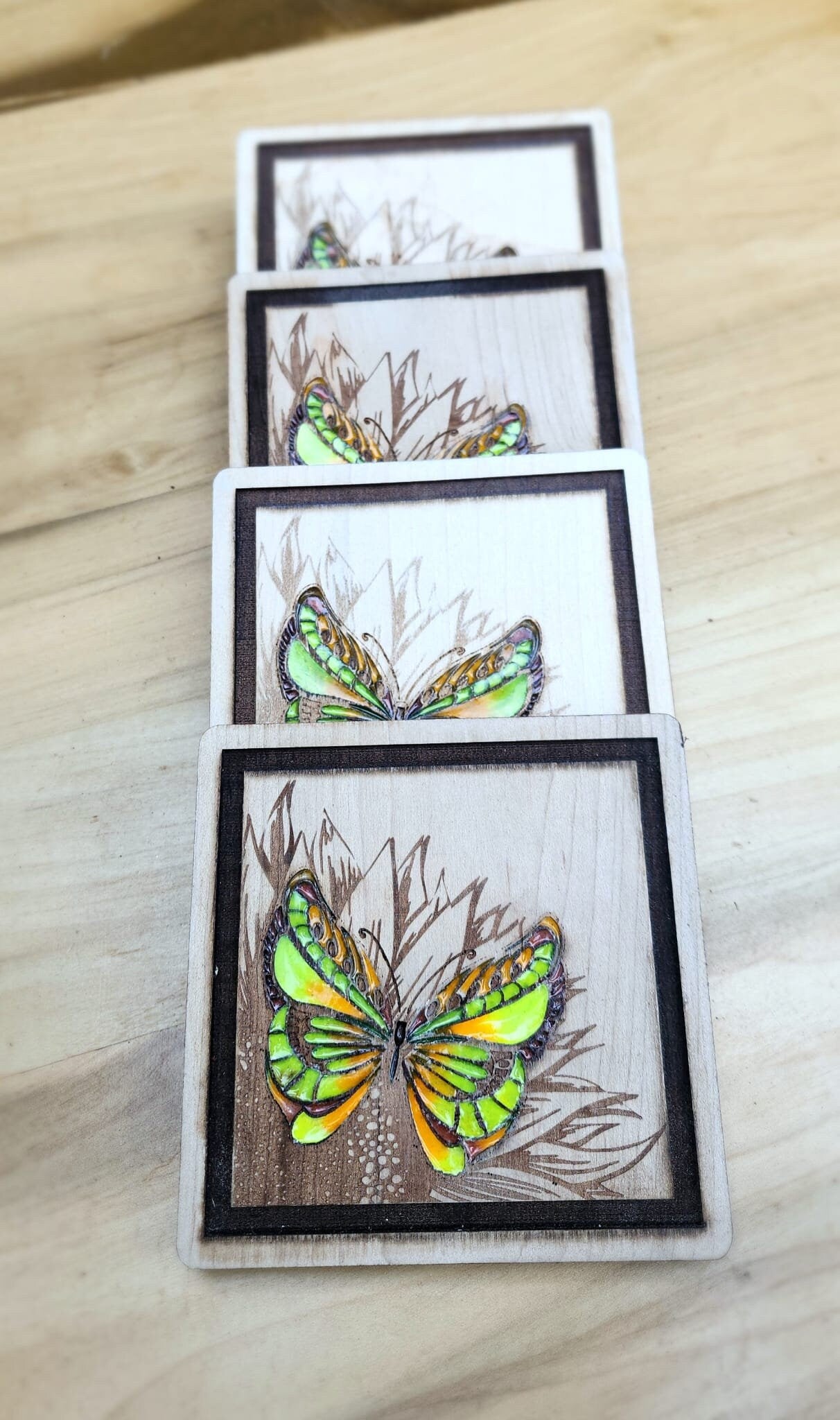 Wood And Resin Coaster, Butterfly Coaster, Porta vasos , Coaster gift, Anniversary Gift, Wedding Gift , Occasion Gift, Resin, Wood Art .