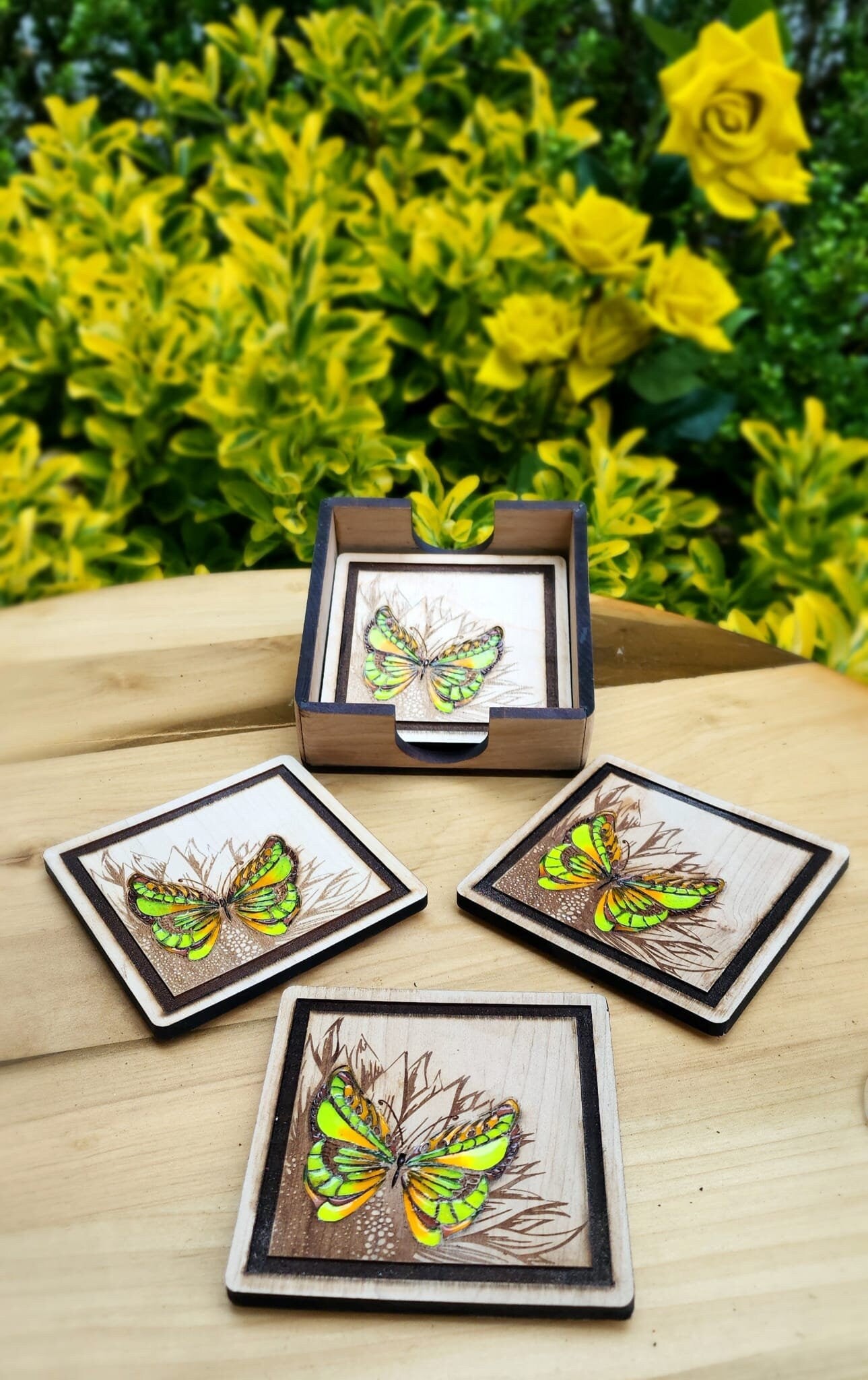 Wood And Resin Coaster, Butterfly Coaster, Porta vasos , Coaster gift, Anniversary Gift, Wedding Gift , Occasion Gift, Resin, Wood Art .